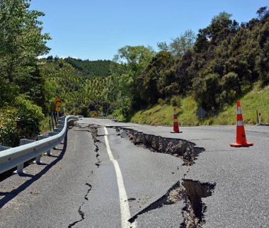 Hunderlee Hills Kaikoura deprem sonrası büyük çatlaklar 