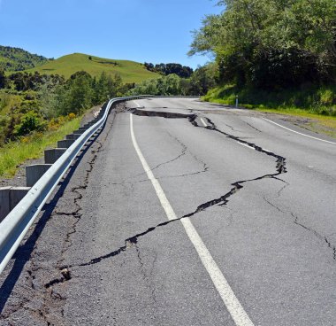 Hunderlee Hills Kaikoura deprem sonrası büyük çatlaklar 