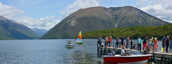 Persone in vacanza al lago di Rotoiti nel quartiere Nelson Lakes New Z — Foto Stock