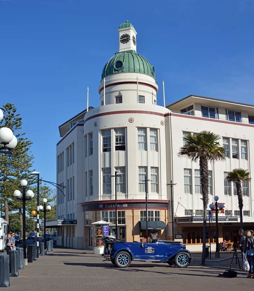 T ve G bina Art Deco Napier Yeni Zelanda ve eski model araba — Stok fotoğraf