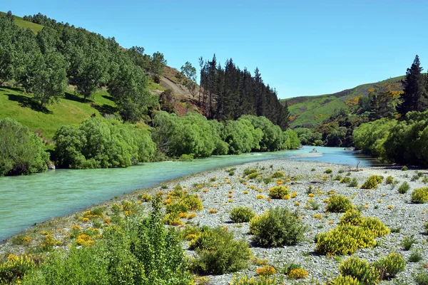 Hurunui Fiume e letto del fiume in primavera, Canterbury, Nuova Zelanda — Foto Stock