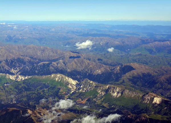 Earthqake Faultine e desliza em Vales de Montanha atrás de Kaikoura — Fotografia de Stock