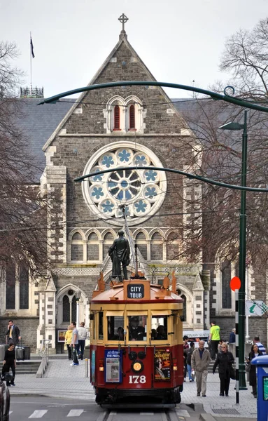 Christchurch Cathedral & Tram voorafgaand aan de twee verwoestende Earthquak — Stockfoto