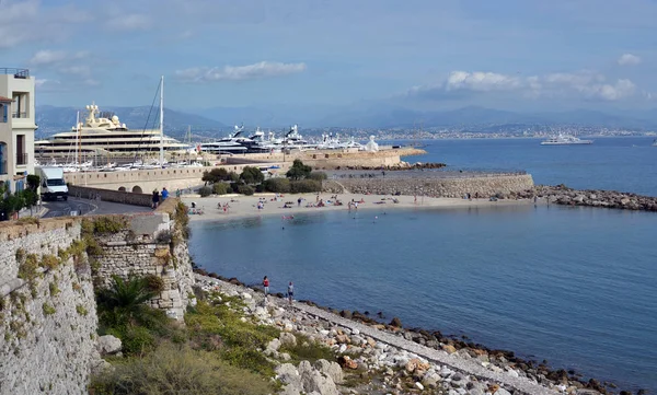 Antibes beach, walls,  Marina & Nice — Stock Photo, Image