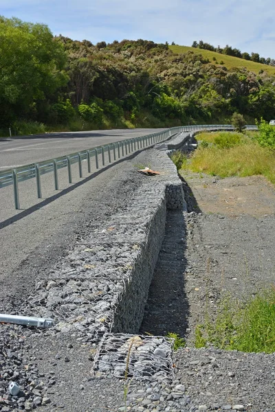 Dano de terremoto de Kaikoura no topo de Hunderlees antes e depois — Fotografia de Stock