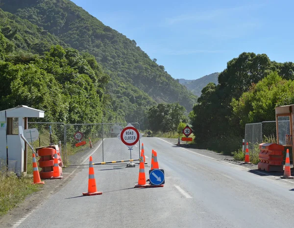 Controlepost op Ohau punt Kaikoura op de openingsdag van de weg — Stockfoto