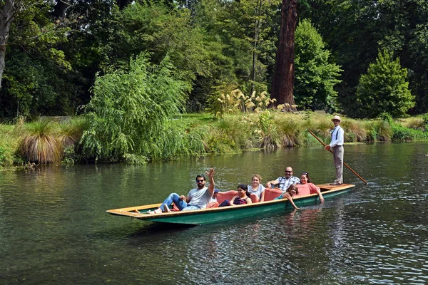 Punting on The Avon River, Christchurch New Zealand — Stock Photo, Image