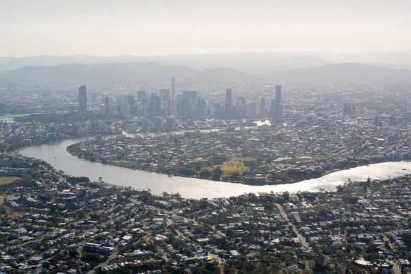 Brisbane City & rivier luchtfoto in de Late middag zon — Stockfoto