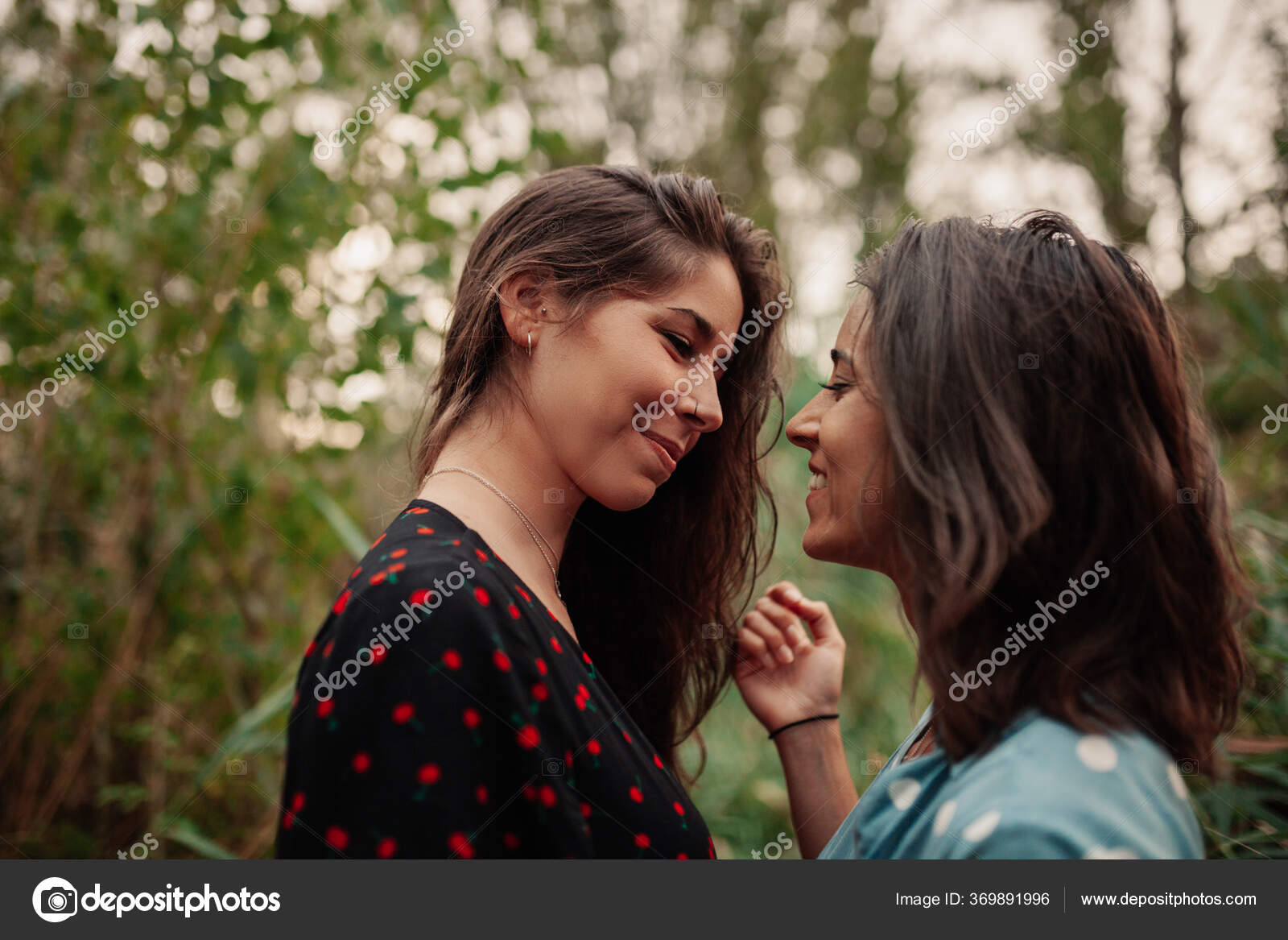 Young Lesbians Pictures
