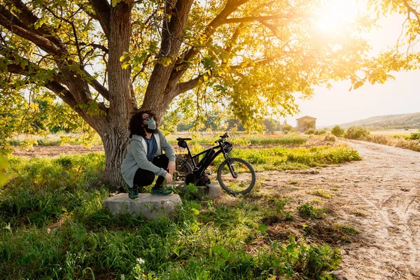 Man Surgical Mask Field His Bicycle Escalated Spain Covid — Stock Photo, Image