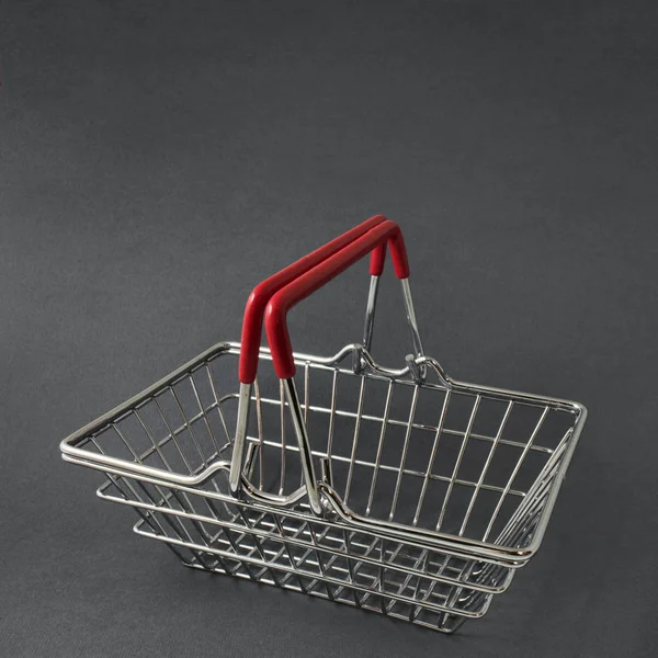 Empty shopping basket. — Stock Photo, Image