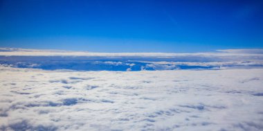 Mavi Gökyüzü ve Bulutlar