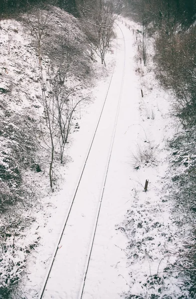 Mit Schnee bedeckte Bahngleise — Stockfoto