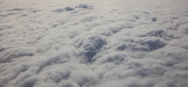 Mooie cloudscape uitzicht vanuit een vliegtuig — Stockfoto