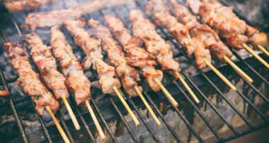 bir barbekü et şiş