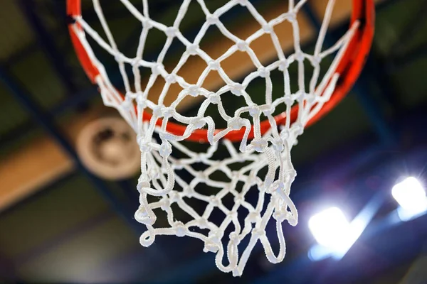 Basketkorg och netto närbild — Stockfoto