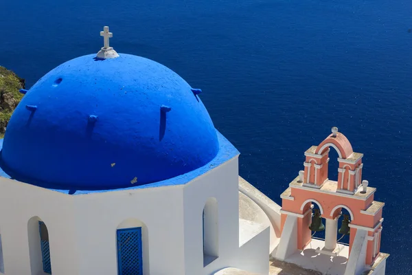 Santorini Adası Yunanistan - klasik Kilisesi'nin kubbe — Stok fotoğraf