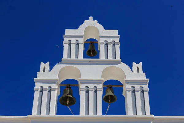 Santorini Adası Yunanistan - klasik Kilisesi'nin çan kulesi — Stok fotoğraf