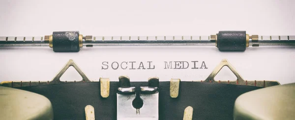SOCIAL MEDIA in capital letters on a typewriter — Stock Photo, Image
