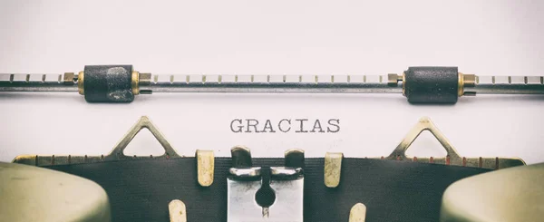 Gracias szó nagybetűvel egy írógép lapon — Stock Fotó