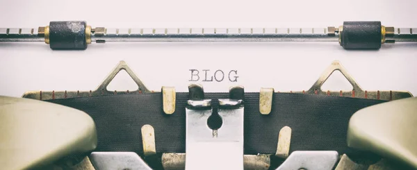 Slovo blog v velkými písmeny na psacím stroji — Stock fotografie