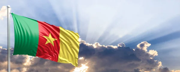 Bandera de Camerún en el cielo azul. ilustración 3d —  Fotos de Stock