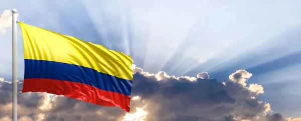 Bandera de Colombia en el cielo azul. ilustración 3d —  Fotos de Stock
