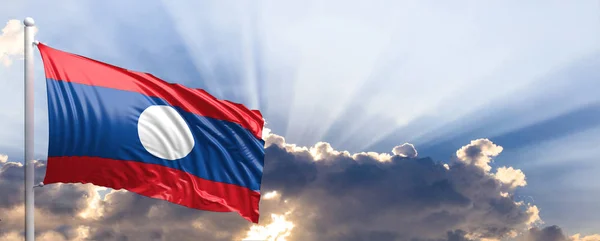 Bandera de Laos en el cielo azul. ilustración 3d —  Fotos de Stock