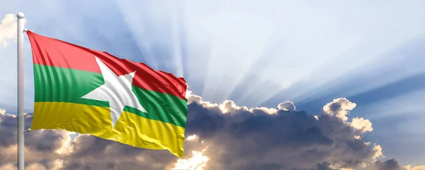 Bandera de Myanmar en el cielo azul. ilustración 3d —  Fotos de Stock