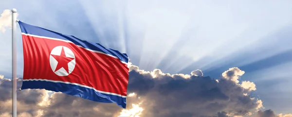 Bandeira da Coreia do Norte no céu azul. ilustração 3d — Fotografia de Stock