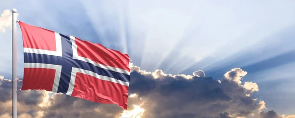 Bandera de Noruega en el cielo azul. ilustración 3d —  Fotos de Stock