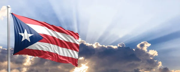 Bandera de Puerto Rico en el cielo azul. ilustración 3d —  Fotos de Stock