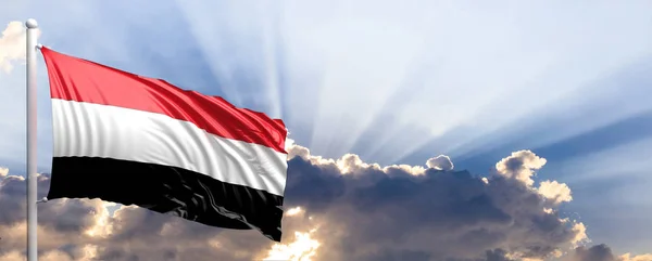 Bandera de Yemen en el cielo azul. ilustración 3d — Foto de Stock