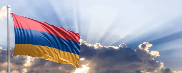 亚美尼亚国旗在蔚蓝的天空。3d 图 — 图库照片