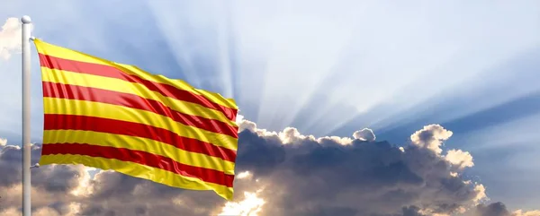 Catalonië vlag zwaaien op blauwe hemel. 3D illustratie — Stockfoto