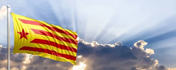 Catalonië vlag zwaaien op blauwe hemel. 3D illustratie — Stockfoto
