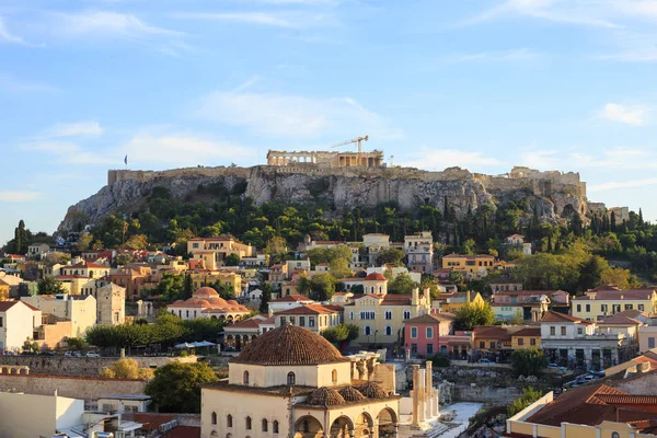 Rocha da Acrópole e Monastiraki. Atenas, Grécia . — Fotografia de Stock