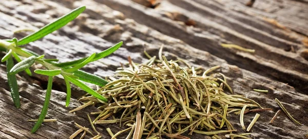 Close-up of dry and fresh rosemary in daylight. Space for text. — Stock Photo, Image