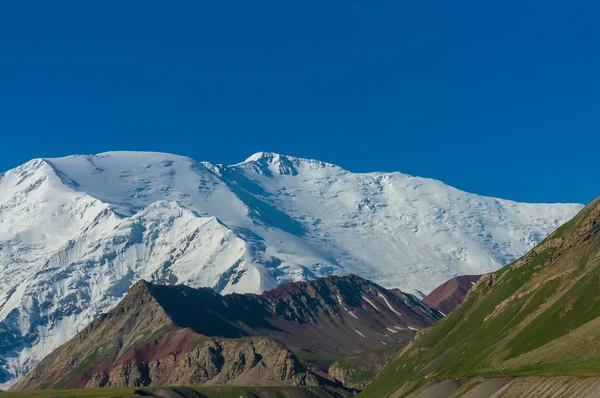 Lenin Peak görünümü