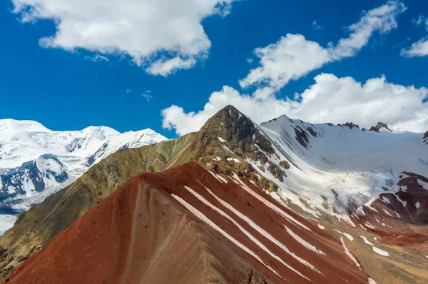 Mntain krajiny poblíž Lenin Peak — Stock fotografie