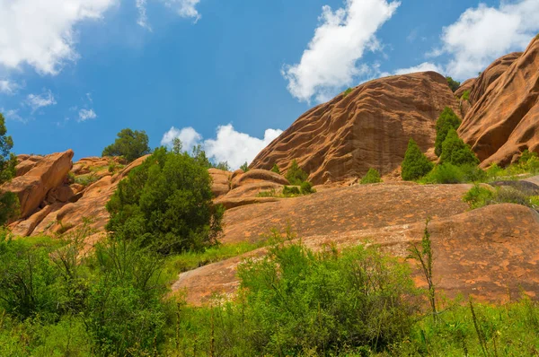 Kayalar ve dağlar — Stok fotoğraf