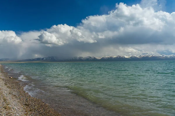 Wonderful view of the mountain lake — Stockfoto