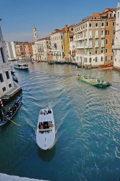 Venice Grand Canal View Boat Rialto Bridge Pier Ships Boats — Stock Photo, Image