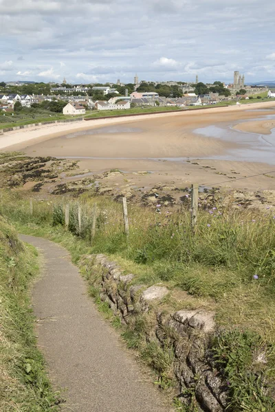 Pěšina dolů k pláži v St Andrews; Skotsko — Stock fotografie