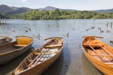 Derwent su, Keswick, Lake District gemilerde kürek