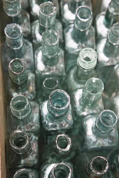 Groen glazen flessen — Stockfoto