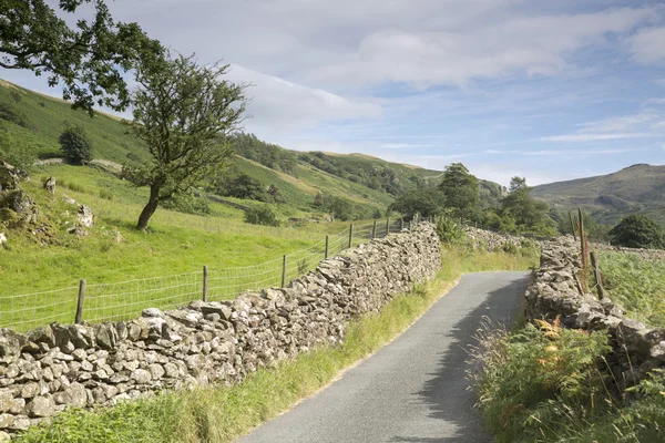 Offene Straße bei Watendlath; Seengebiet — Stockfoto