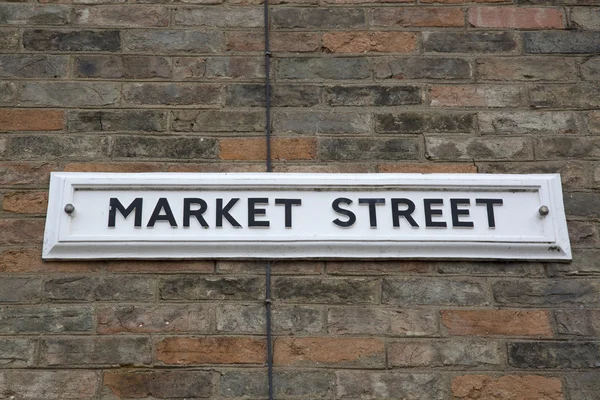 Markt Straßenschild an Wand; england — Stockfoto