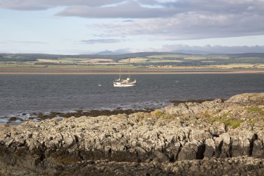 Kutsal ada kıyı sahilden; İngiltere