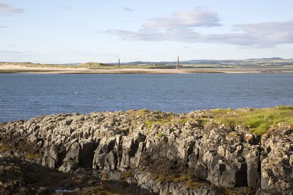 Scène côtière au large de l'île Sainte ; Angleterre — Photo